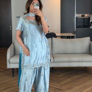 Tamaya | Step into effortless elegance with this Farshi shalwaar suit